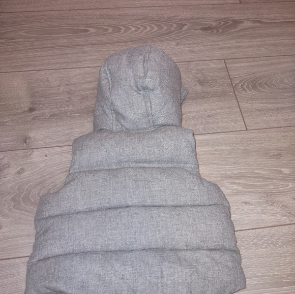 GAP baby puffer vest - Picture 4 of 4